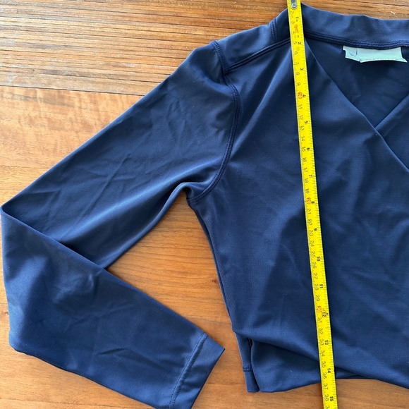 Athleta Swim Long Sleeve Cropped Rash Guard with Wrap Front- Navy XXS - Picture 6 of 12
